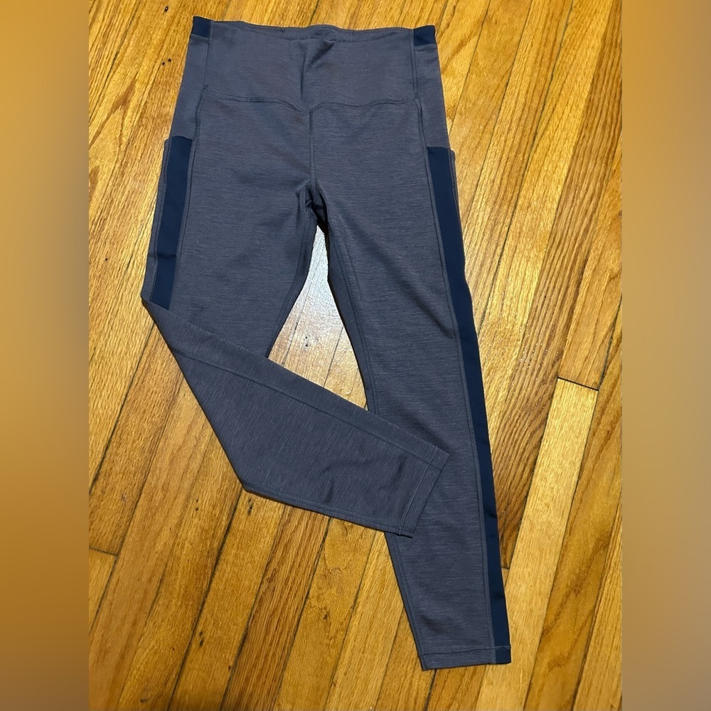 Athleta Ultimate Stash Pocket 7/8 Leggings Blue Activewear Size Medium - Picture 2 of 10